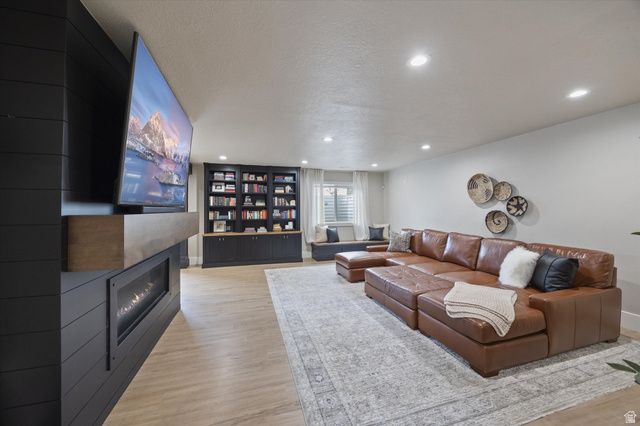 10778 S SINK HOLLOW CIR, South Jordan, UT 84095