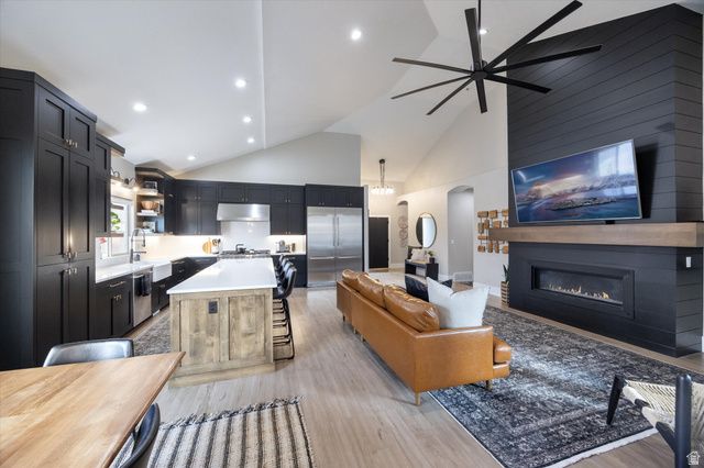 10778 S SINK HOLLOW CIR, South Jordan, UT 84095