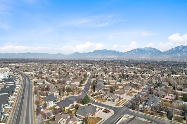 10778 S SINK HOLLOW CIR, South Jordan, UT 84095