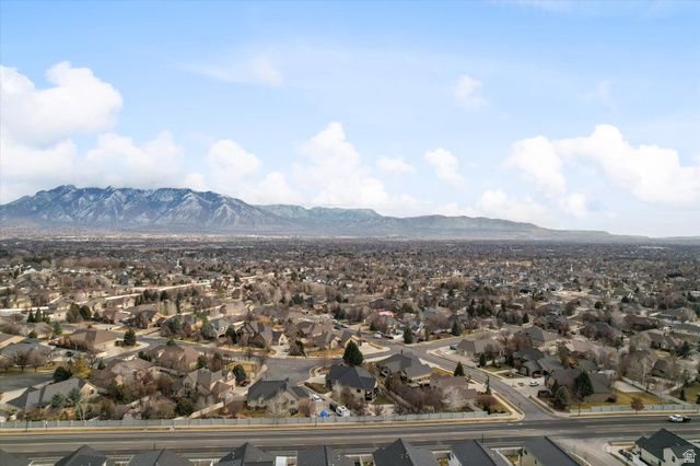 10778 S SINK HOLLOW CIR, South Jordan, UT 84095