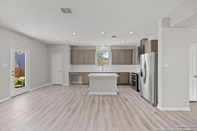 8022 Kingfisher, San Antonio, TX 78253