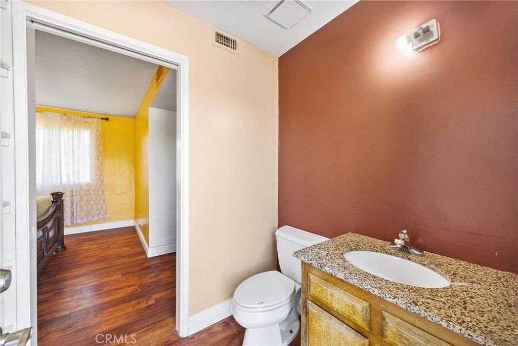 Image 35 of property listing at 552 Pepper, Bakersfield, CA 93307