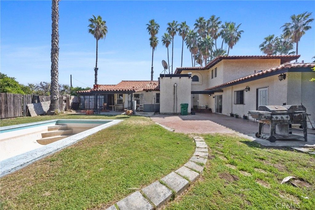 Image 43 of property listing at 552 Pepper, Bakersfield, CA 93307