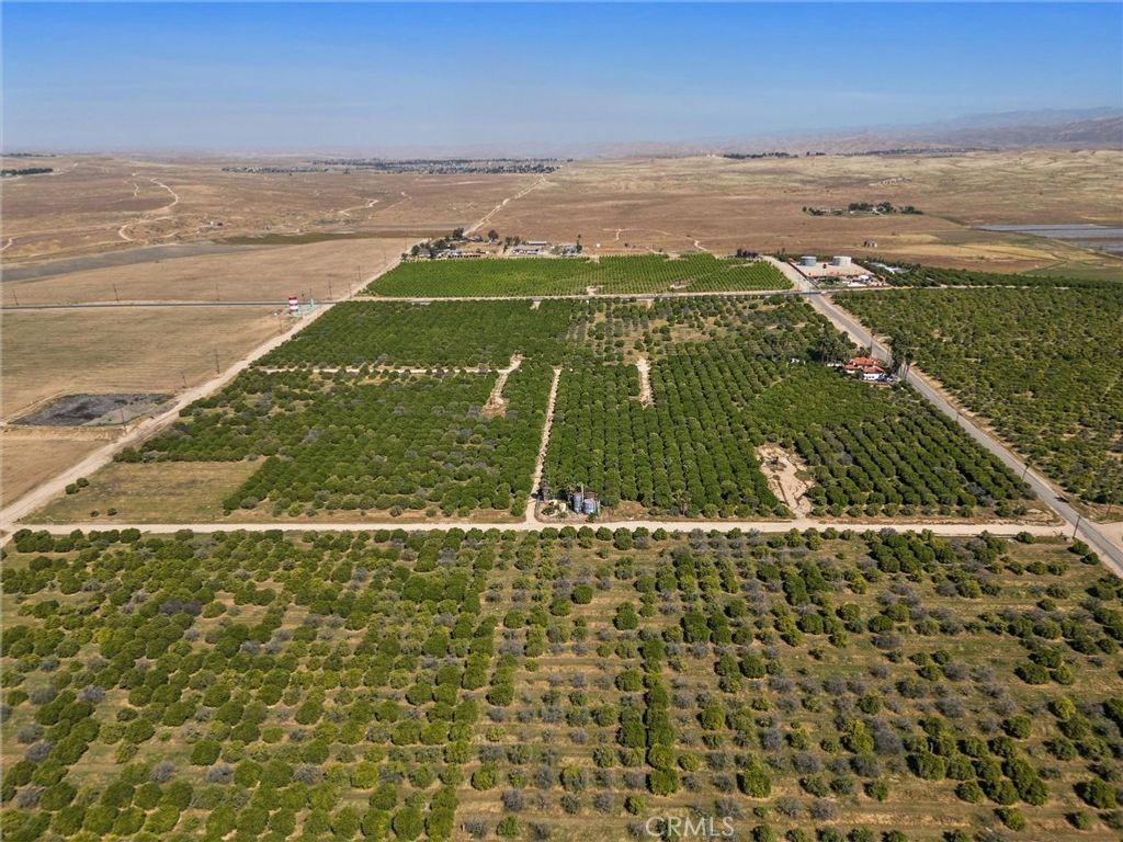 Image 51 of property listing at 552 Pepper, Bakersfield, CA 93307