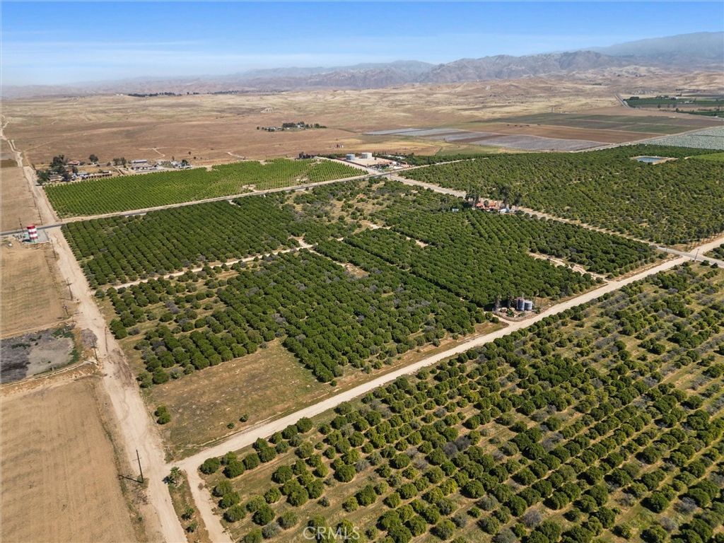 Image 52 of property listing at 552 Pepper, Bakersfield, CA 93307