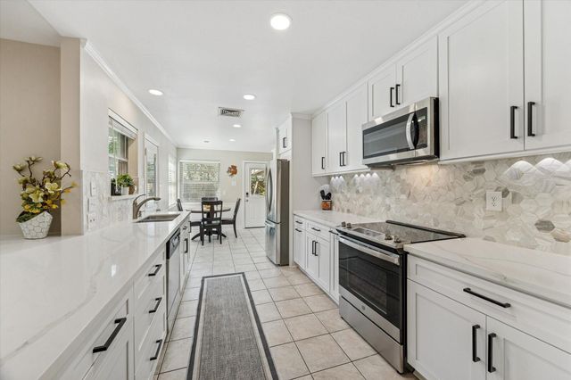 10902 Mullins Drive, Houston, TX 77096