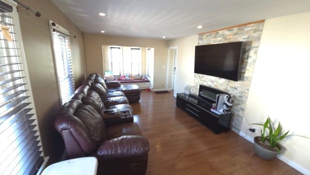 35 Jefferson St, Taunton, MA 02780