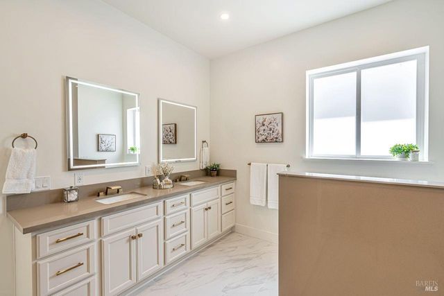 2022 Stony Oak Ct, Santa Rosa, CA 95403