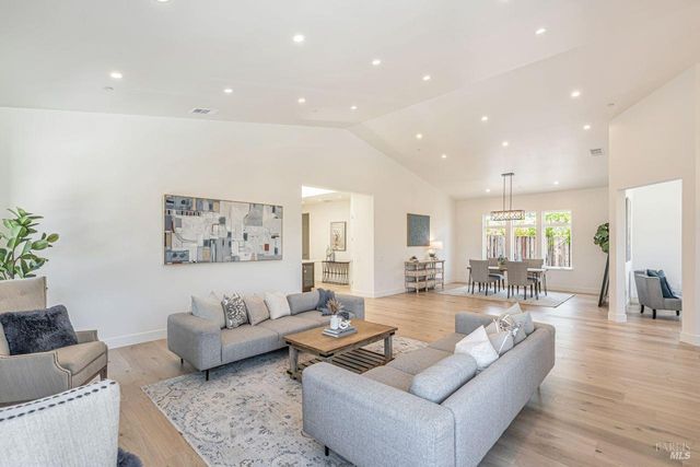 2022 Stony Oak Ct, Santa Rosa, CA 95403