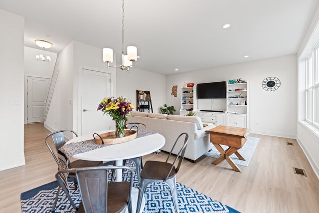 3547 Doral Drive, Elgin, IL 60124