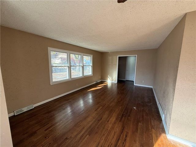 7317 Hedges Avenue, Raytown, MO 64133