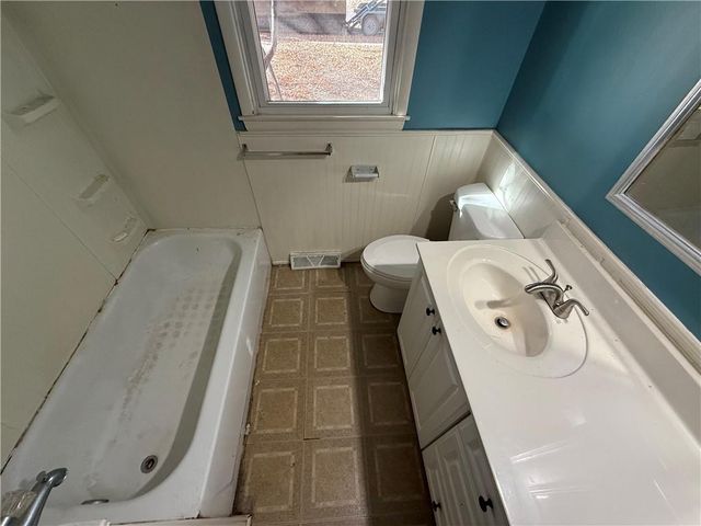 7317 Hedges Avenue, Raytown, MO 64133