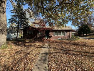 7317 Hedges Avenue, Raytown, MO 64133