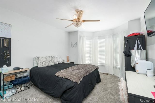 5864 Augusta Lane, Grand Blanc, MI 48439