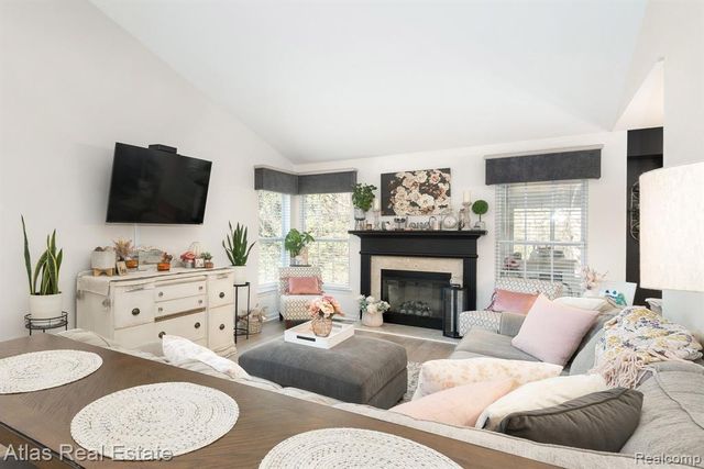 5864 Augusta Lane, Grand Blanc, MI 48439