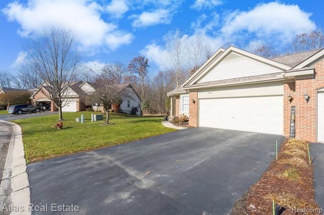 5864 Augusta Lane, Grand Blanc, MI 48439