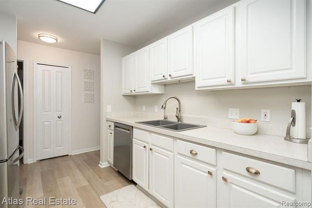 5864 Augusta Lane, Grand Blanc, MI 48439