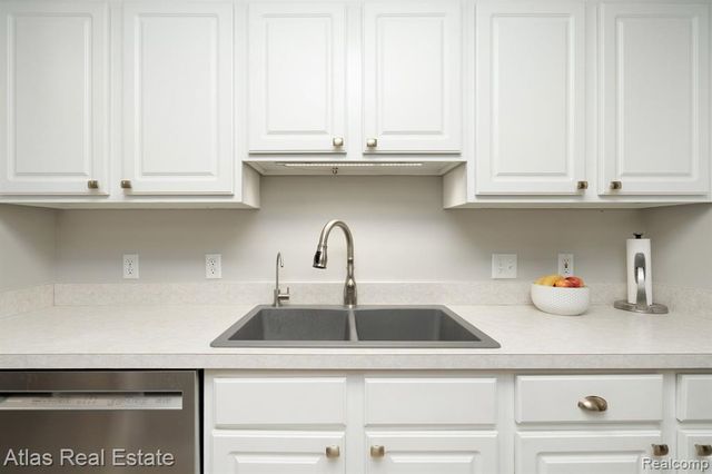 5864 Augusta Lane, Grand Blanc, MI 48439