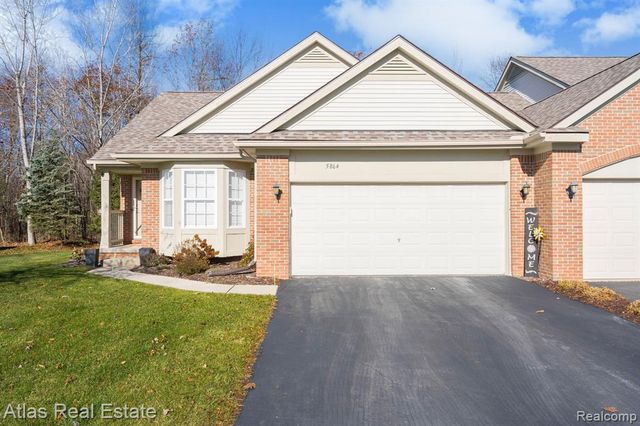 5864 Augusta Lane, Grand Blanc, MI 48439