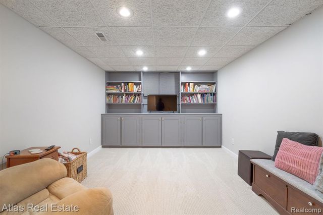 5864 Augusta Lane, Grand Blanc, MI 48439