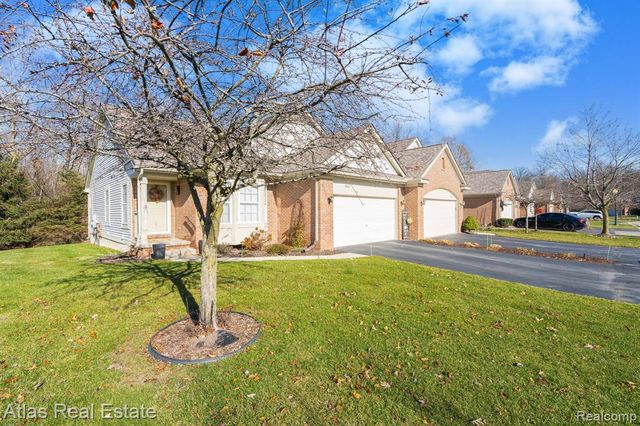 5864 Augusta Lane, Grand Blanc, MI 48439