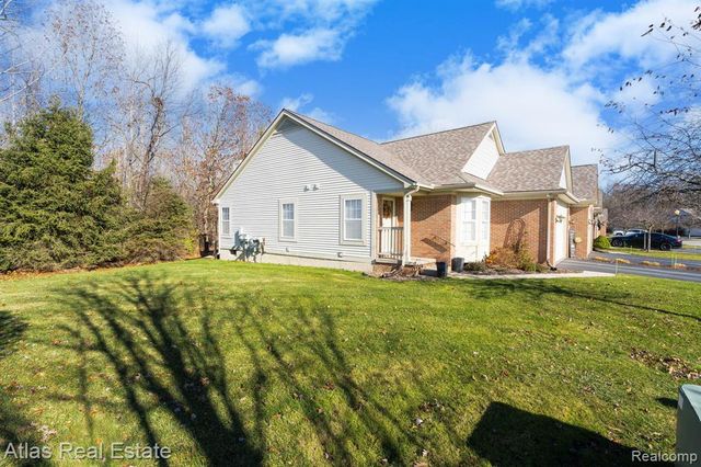 5864 Augusta Lane, Grand Blanc, MI 48439