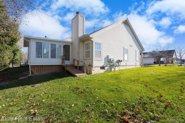 5864 Augusta Lane, Grand Blanc, MI 48439