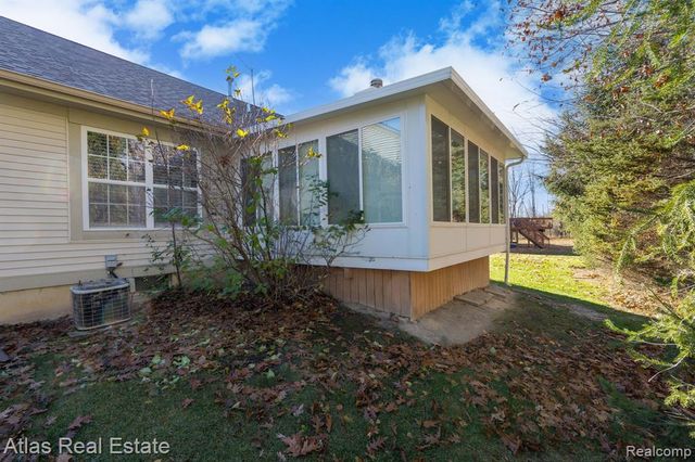 5864 Augusta Lane, Grand Blanc, MI 48439