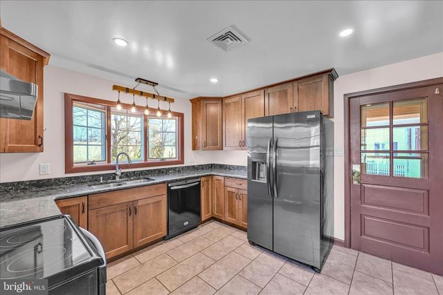 211 NOBLE ST, Lititz, PA 17543