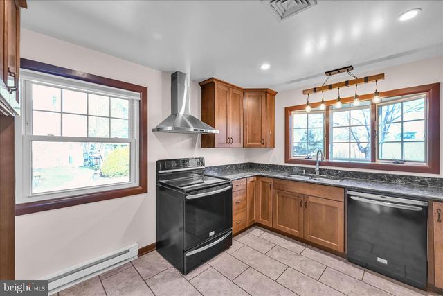 211 NOBLE ST, Lititz, PA 17543