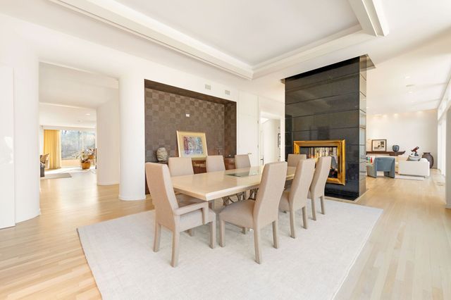 2705 Bentley Road, Highland Park, IL 60035