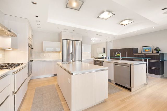 2705 Bentley Road, Highland Park, IL 60035