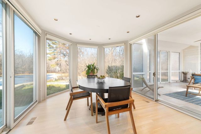 2705 Bentley Road, Highland Park, IL 60035