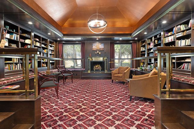 2705 Bentley Road, Highland Park, IL 60035