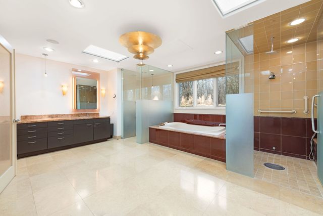 2705 Bentley Road, Highland Park, IL 60035