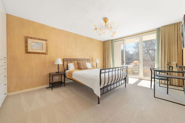 2705 Bentley Road, Highland Park, IL 60035