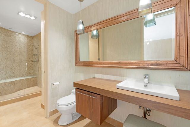 2705 Bentley Road, Highland Park, IL 60035