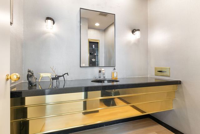 2705 Bentley Road, Highland Park, IL 60035