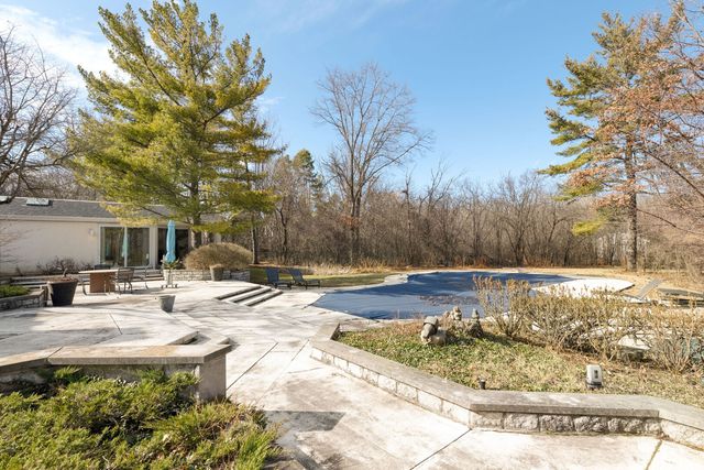 2705 Bentley Road, Highland Park, IL 60035