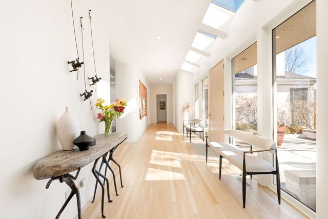 2705 Bentley Road, Highland Park, IL 60035