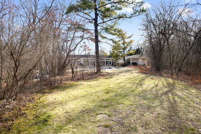 2705 Bentley Road, Highland Park, IL 60035