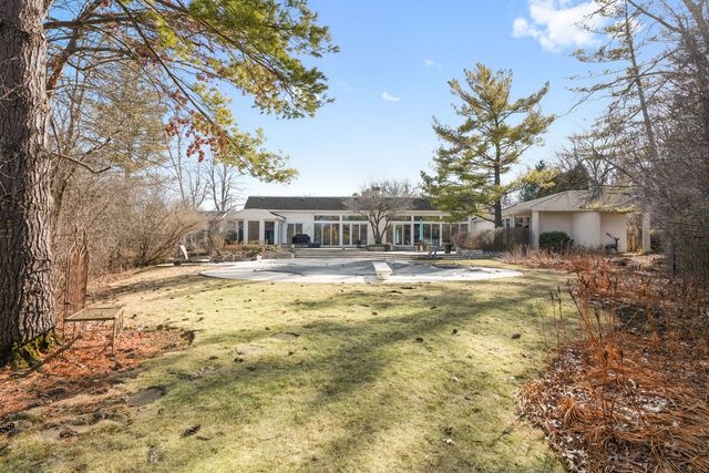 2705 Bentley Road, Highland Park, IL 60035