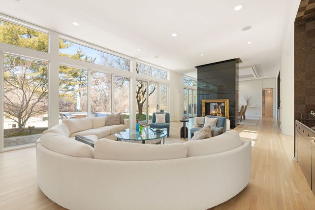 2705 Bentley Road, Highland Park, IL 60035