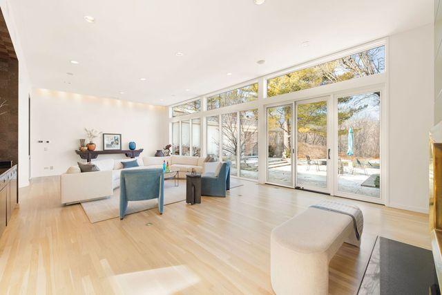 2705 Bentley Road, Highland Park, IL 60035