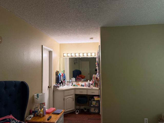 16 independence, White Hall, AR 71602