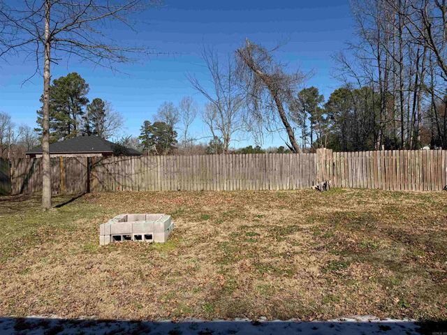 16 independence, White Hall, AR 71602