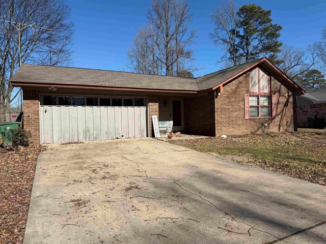 16 independence, White Hall, AR 71602