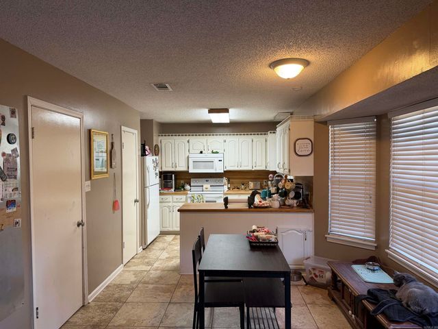 16 independence, White Hall, AR 71602