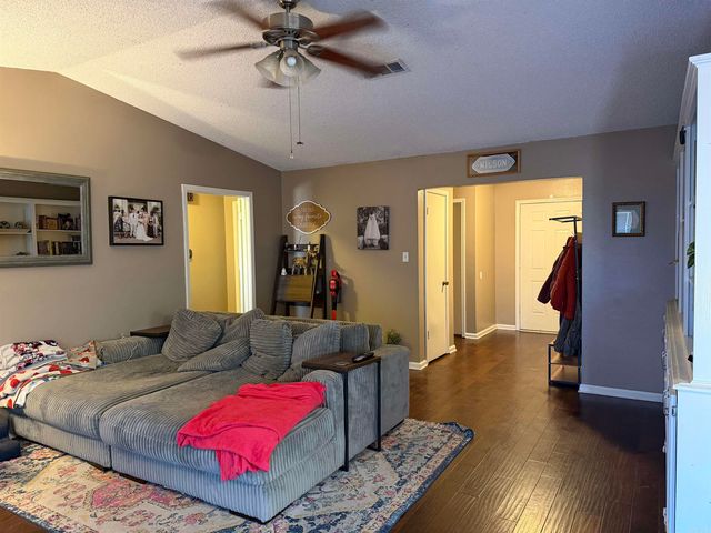 16 independence, White Hall, AR 71602