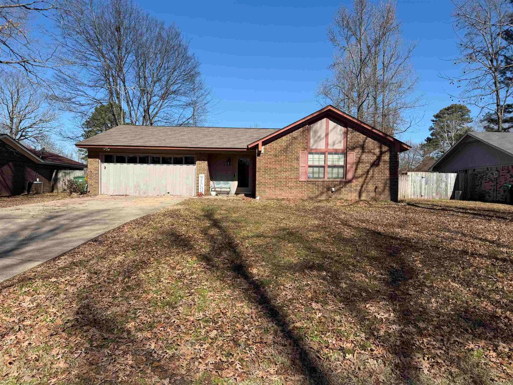 16 independence, White Hall, AR 71602